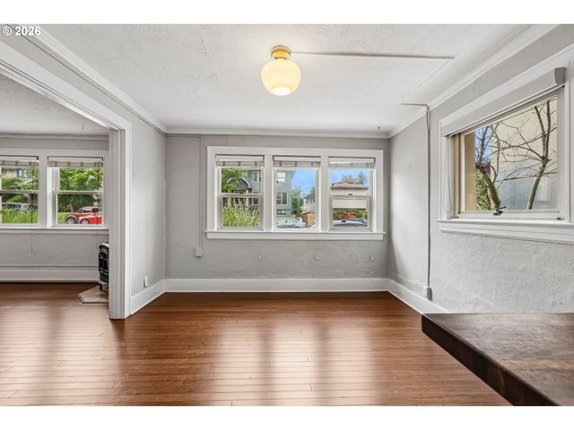 1529 Se HAWTHORNE Blvd 1, Portland, OR 97214