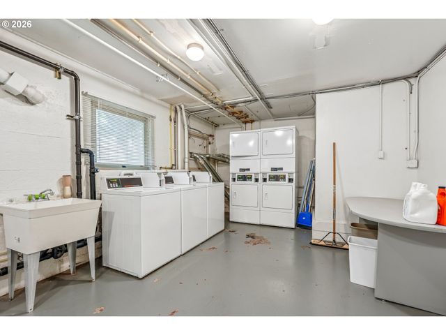 1529 Se HAWTHORNE Blvd 1, Portland, OR 97214