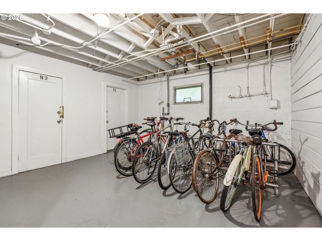 1529 Se HAWTHORNE Blvd 1, Portland, OR 97214