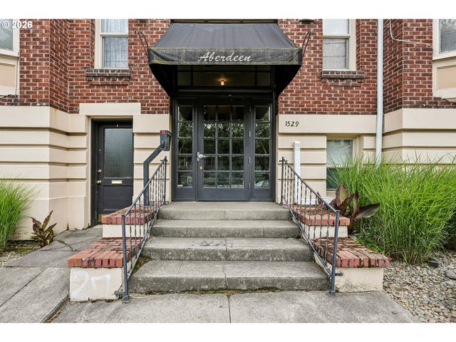 1529 Se HAWTHORNE Blvd 1, Portland, OR 97214