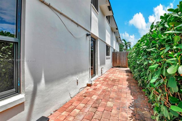5731 NE 18th Avenue 1, Fort Lauderdale, FL 33334