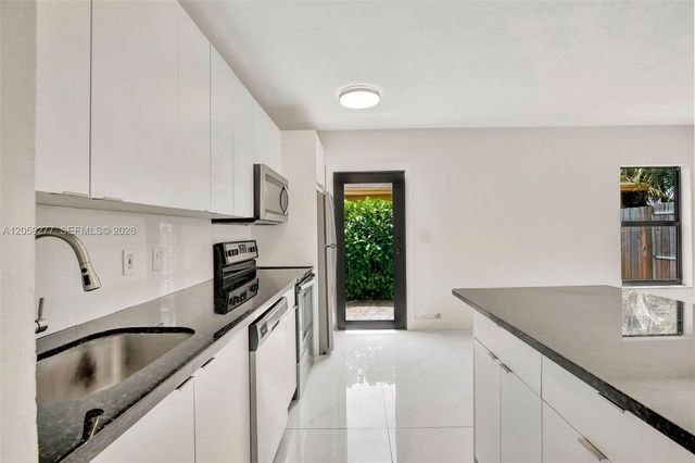 5731 NE 18th Avenue 1, Fort Lauderdale, FL 33334