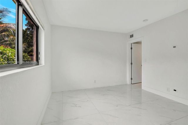 5731 NE 18th Avenue 1, Fort Lauderdale, FL 33334