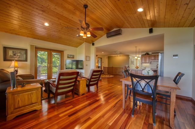 2466 Mundell, Eureka Springs, AR 72631