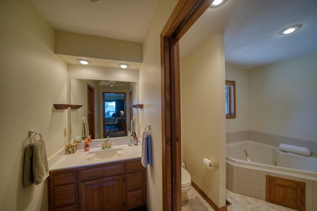 2466 Mundell, Eureka Springs, AR 72631