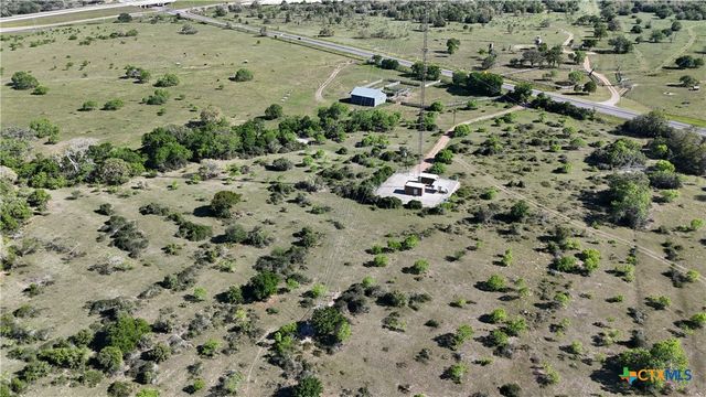 11610 E State Hwy 111, Yoakum, TX 77995