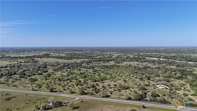 11610 E State Hwy 111, Yoakum, TX 77995