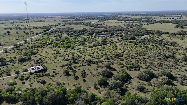 11610 E State Hwy 111, Yoakum, TX 77995