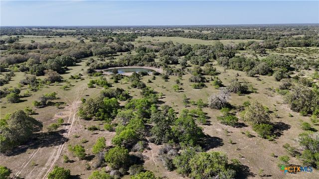11610 E State Hwy 111, Yoakum, TX 77995