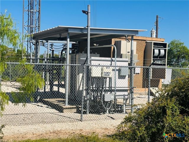 11610 E State Hwy 111, Yoakum, TX 77995