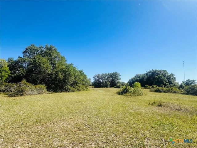 11610 E State Hwy 111, Yoakum, TX 77995