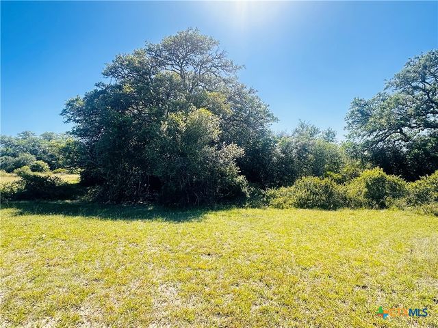 11610 E State Hwy 111, Yoakum, TX 77995
