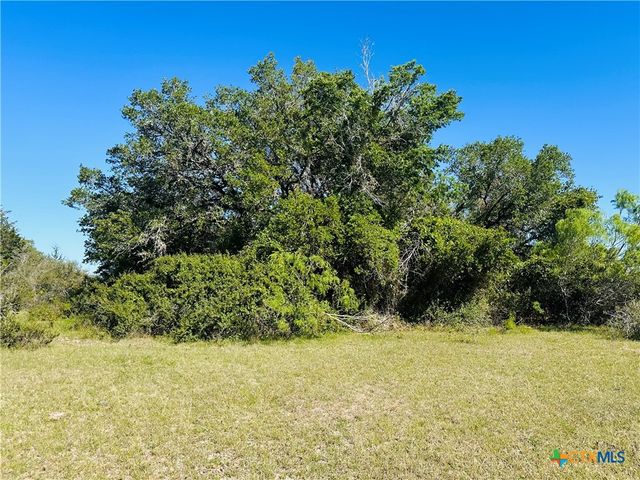 11610 E State Hwy 111, Yoakum, TX 77995
