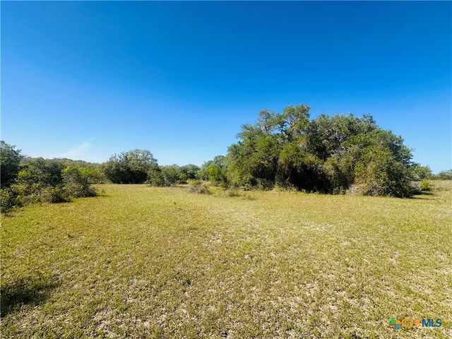 11610 E State Hwy 111, Yoakum, TX 77995