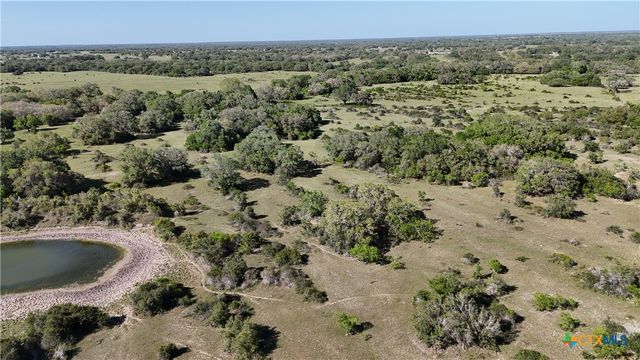 11610 E State Hwy 111, Yoakum, TX 77995