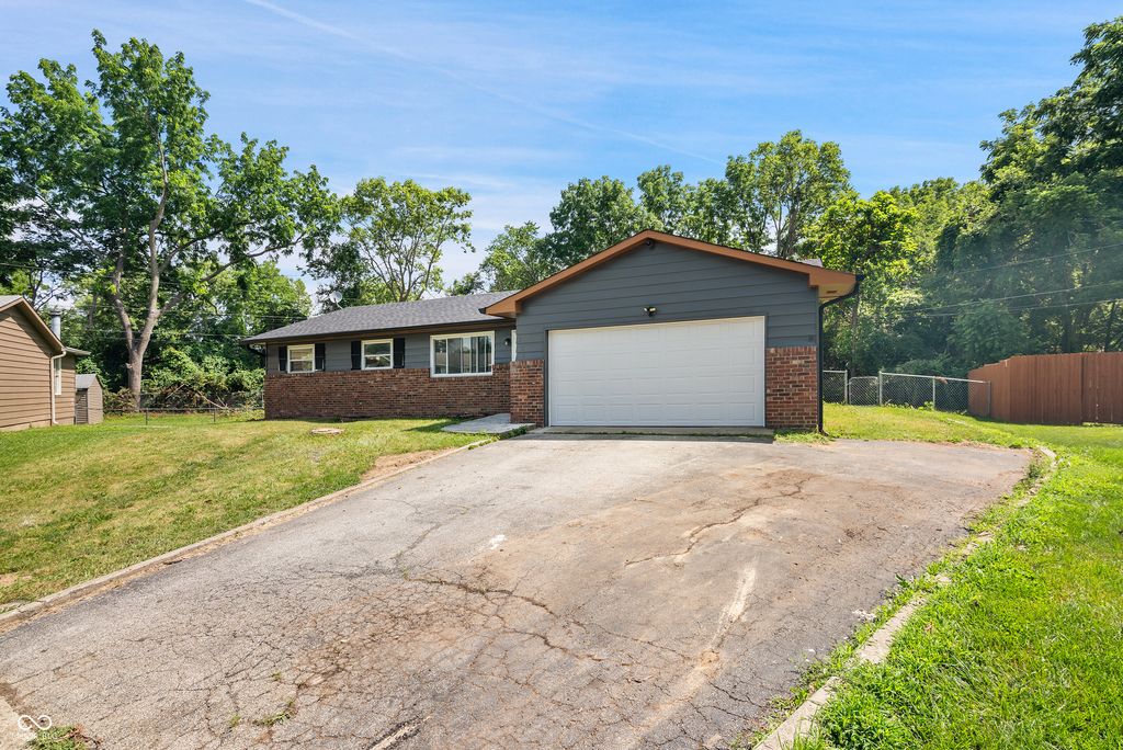 221 Fisher Court, Indianapolis, IN 46241
