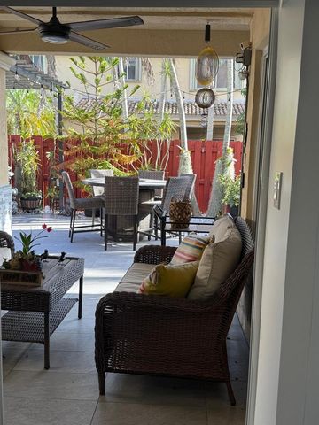 16418 SW 72nd Ter ., Miami, FL 33193