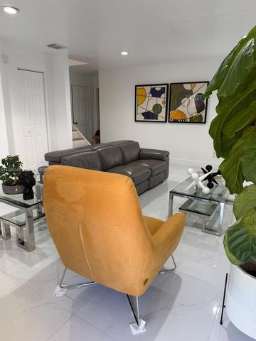 16418 SW 72nd Ter ., Miami, FL 33193