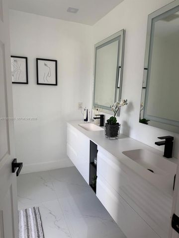 16418 SW 72nd Ter ., Miami, FL 33193