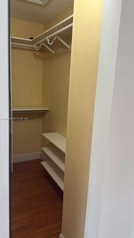 16418 SW 72nd Ter ., Miami, FL 33193