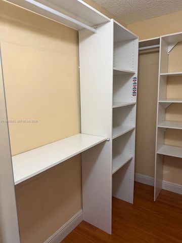 16418 SW 72nd Ter ., Miami, FL 33193