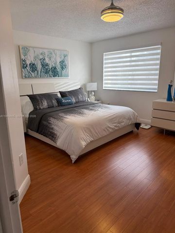 16418 SW 72nd Ter ., Miami, FL 33193