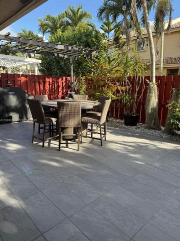 16418 SW 72nd Ter ., Miami, FL 33193