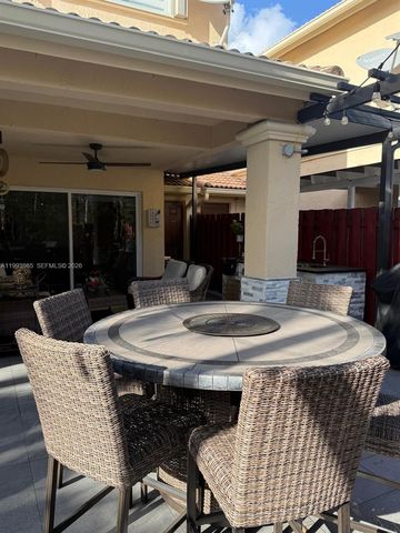 16418 SW 72nd Ter ., Miami, FL 33193