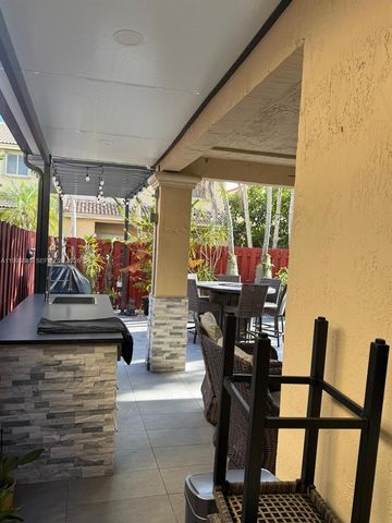 16418 SW 72nd Ter ., Miami, FL 33193