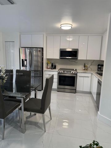 16418 SW 72nd Ter ., Miami, FL 33193