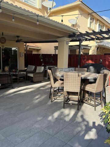 16418 SW 72nd Ter ., Miami, FL 33193