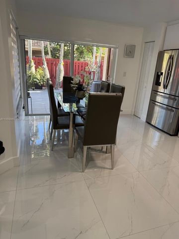 16418 SW 72nd Ter ., Miami, FL 33193