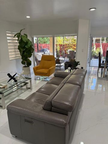 16418 SW 72nd Ter ., Miami, FL 33193