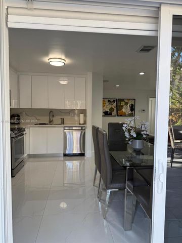 16418 SW 72nd Ter ., Miami, FL 33193