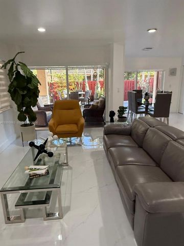 16418 SW 72nd Ter ., Miami, FL 33193