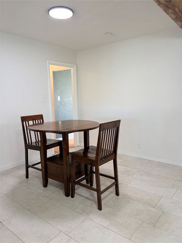 2718 E Tiffin Avenue, Des Moines, IA 50317