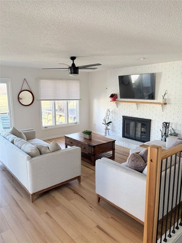 2718 E Tiffin Avenue, Des Moines, IA 50317