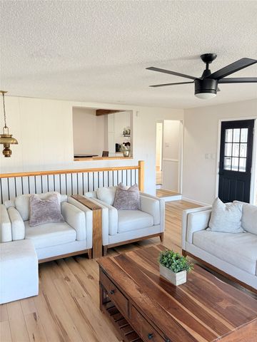 2718 E Tiffin Avenue, Des Moines, IA 50317