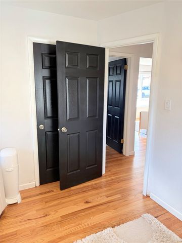 2718 E Tiffin Avenue, Des Moines, IA 50317