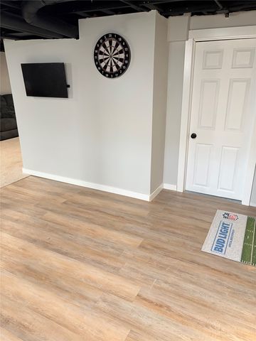 2718 E Tiffin Avenue, Des Moines, IA 50317