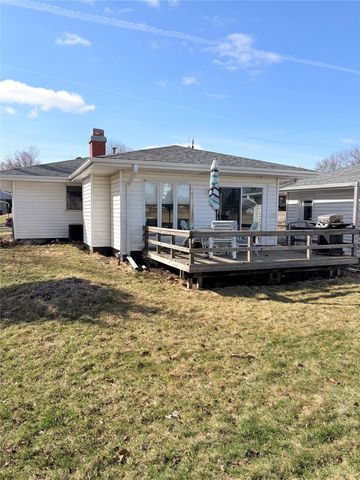 2718 E Tiffin Avenue, Des Moines, IA 50317