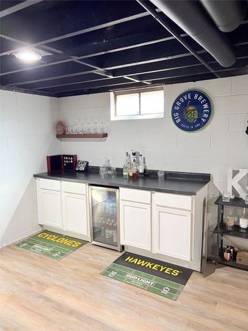 2718 E Tiffin Avenue, Des Moines, IA 50317