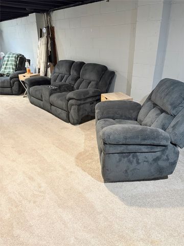 2718 E Tiffin Avenue, Des Moines, IA 50317