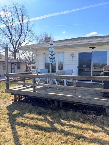 2718 E Tiffin Avenue, Des Moines, IA 50317