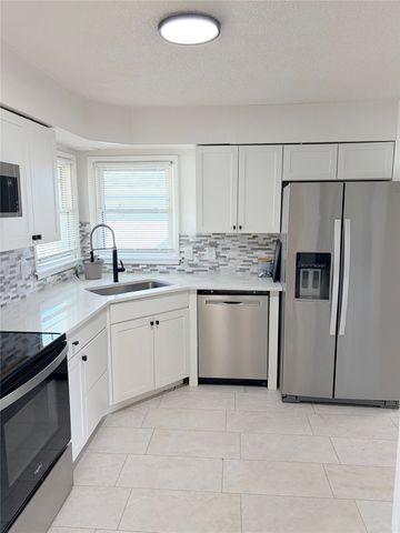 2718 E Tiffin Avenue, Des Moines, IA 50317