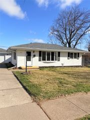 2718 E Tiffin Avenue, Des Moines, IA 50317