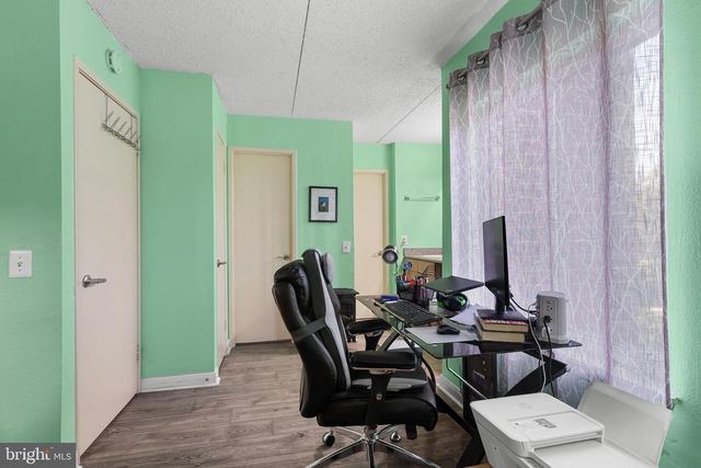 75 S REYNOLDS ST #101, Alexandria, VA 22304