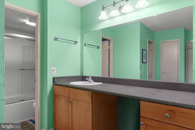 75 S REYNOLDS ST #101, Alexandria, VA 22304