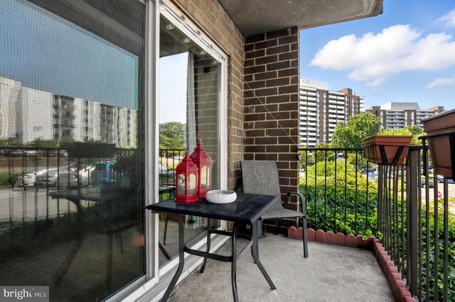 75 S REYNOLDS ST #101, Alexandria, VA 22304