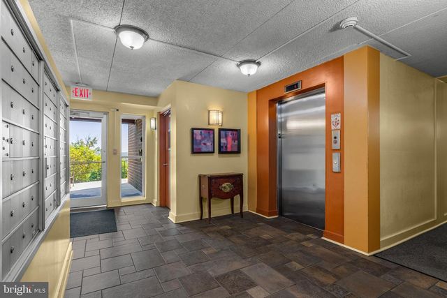 75 S REYNOLDS ST #101, Alexandria, VA 22304